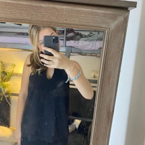 Tröja  - En skit vacker blus som knappt kommer till användning av mig längre 😢 