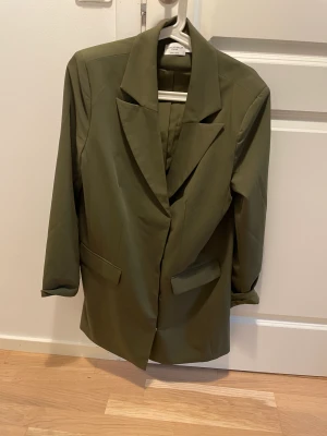 Blazerdress - Från nakd, Mathilda gøhlers kollektion. Använd en gång. Storlek 34