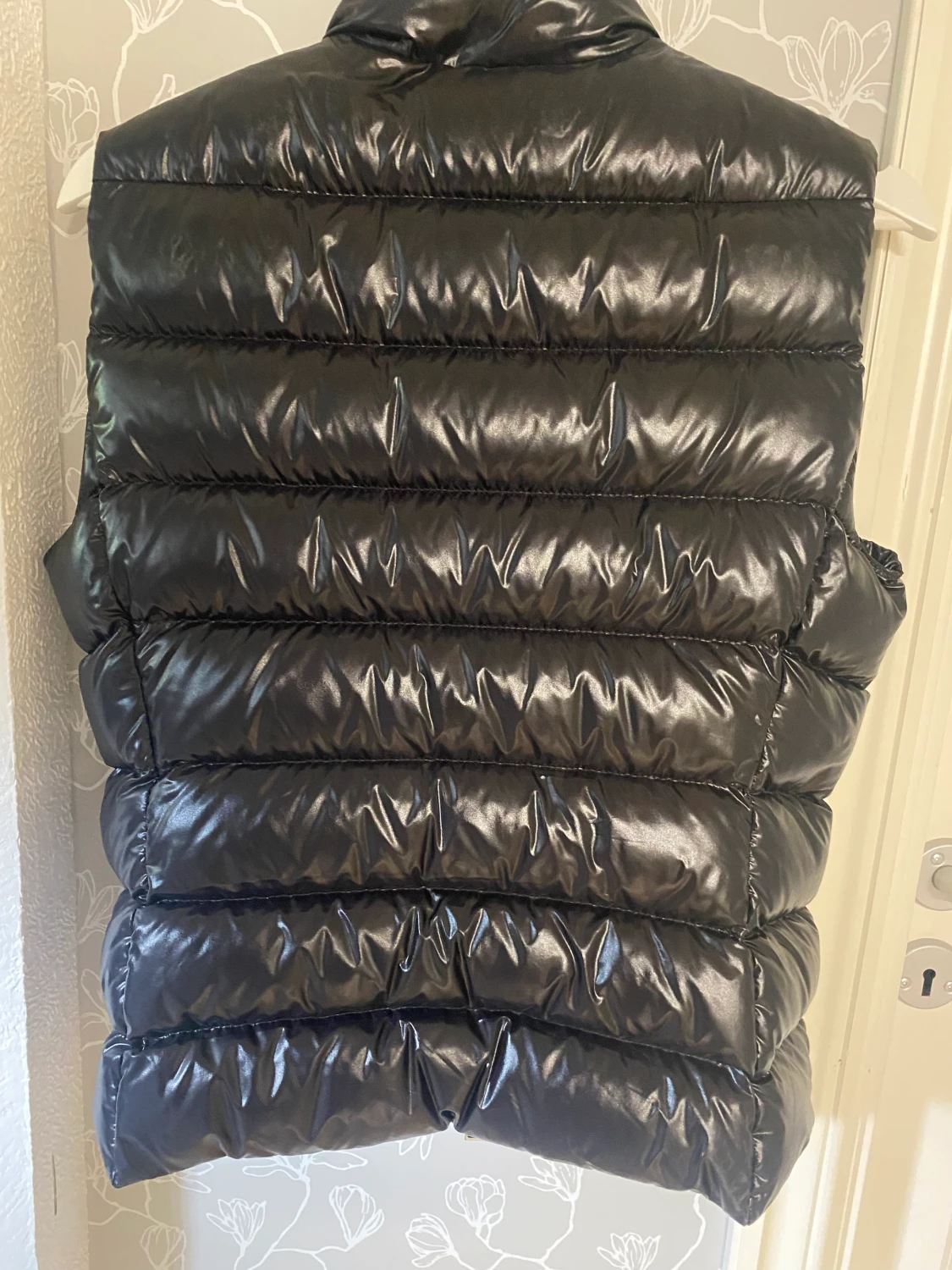 Moncler väst unisex i nyskick strl 2 (M) - 90