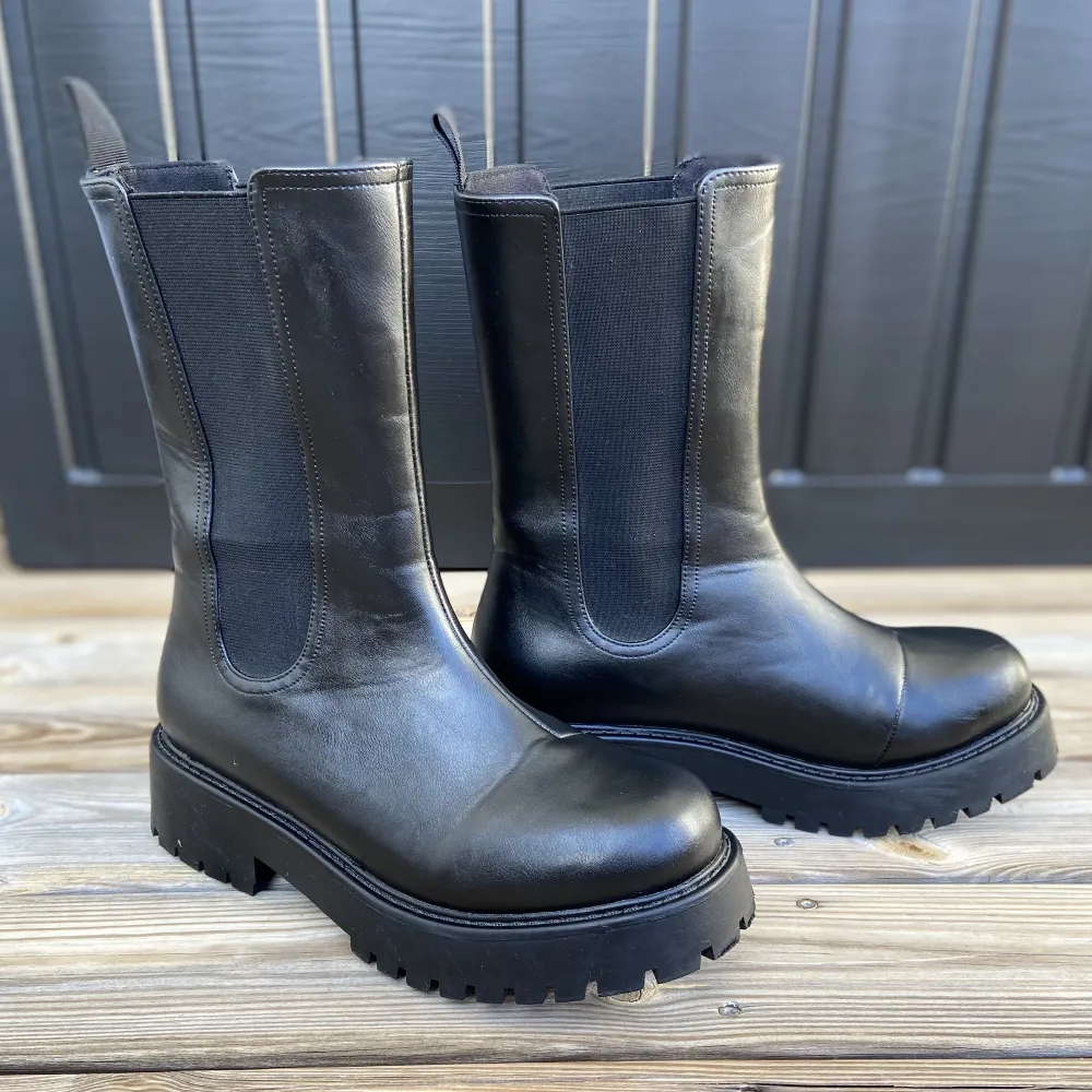 Monki chunky chelsea boots deals