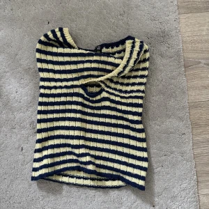Randig bandeau topp  - Skön liten topp med jätte bra skick aldrig använt …
