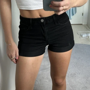 Jeansshorts  - Snygga shorts från hm