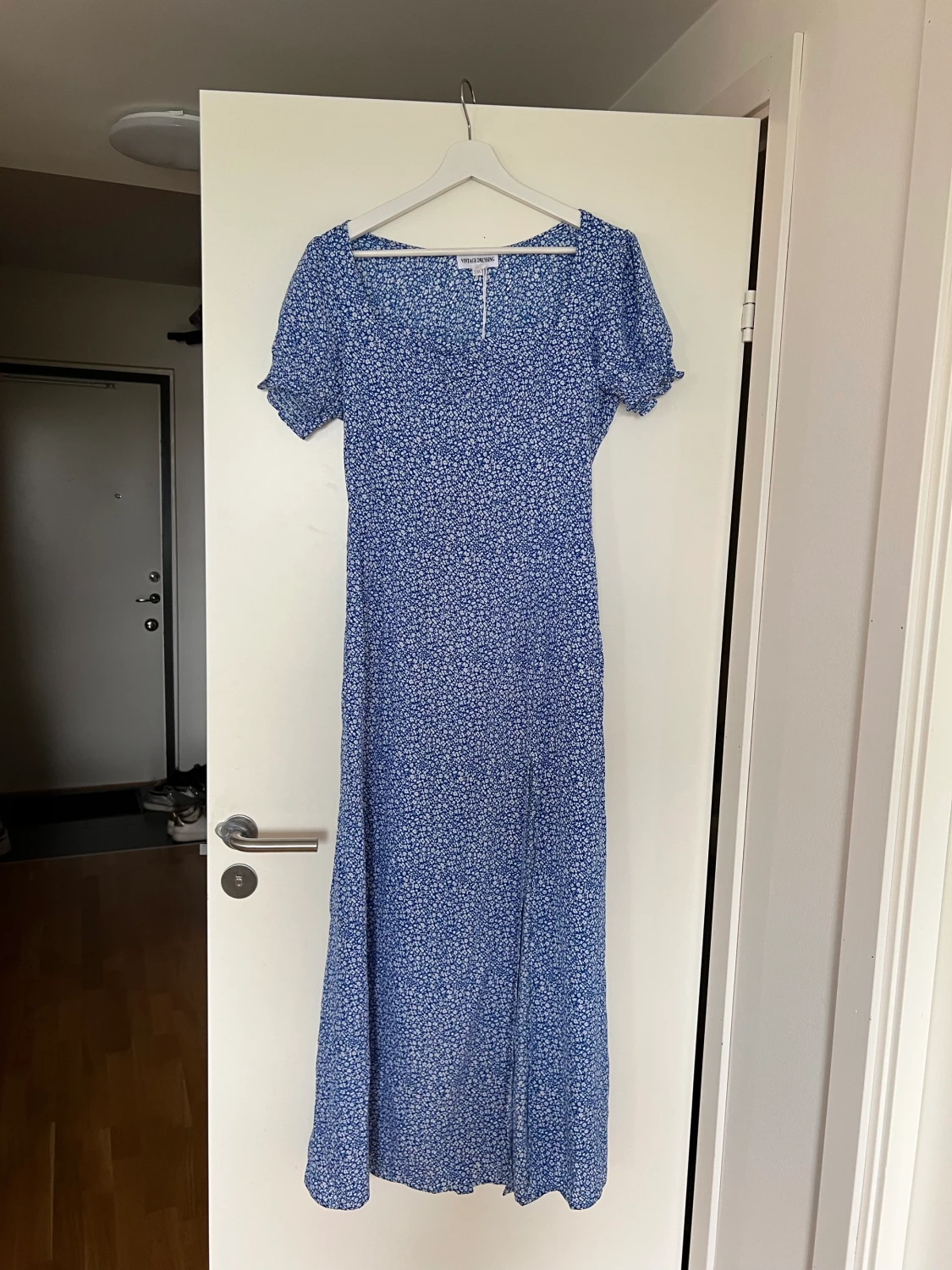 Lång blåvit klänning 