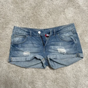 Jeansshorts  - Inga defekter! Lågmidjade. 