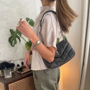Ysl puffer bag - Intressekoll på min ysl puffer bag som inte finns att köpa längre. Den perfekta storleken och passar till allt👌🏼 köpt på butiken i NK. Nypris 18100