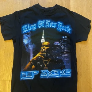 Pop Smoke t shirt - Pop smoke t shirt i storlek M