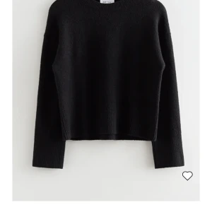 Svart Stickad  - Fin svart stickad tröja ifrån &other stories. 