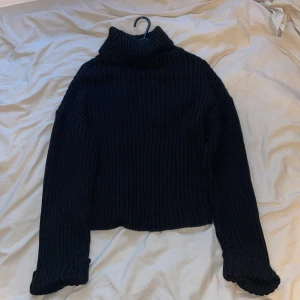 Stickad polotröja  - Stickad polotröja