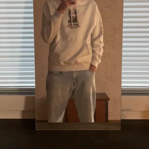 2 pac hoodie  - Hej, säljer min 2pac tröja eftersom den är för liten. Storlek M