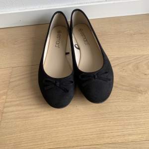 Svarta ballerina skor! Fraktar för 54kr eller möts upp i Lund