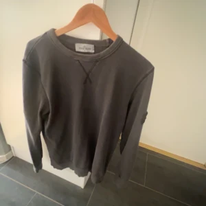 Stone island tröja - Stone island sweatshirt lite äldre modell. Nypris ca 2500 kr, Cond: 7/10