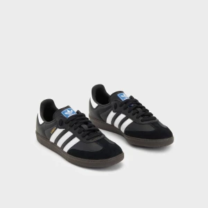 Adidas Samba OG - Köpta för 1 år sen, använda cirka 5-6 gånger. Nypris: 1200kr. Skriv för fler bilder :)