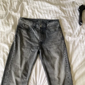 Hope Rise Jeans - Hej säljer ett par Hope jeans i storlek 30/30. Jeansen är gjorda på 100% ekologisk bomull. Dom är i väldigt bra skick. Köpte dom på Hope i göteborg för 2000.