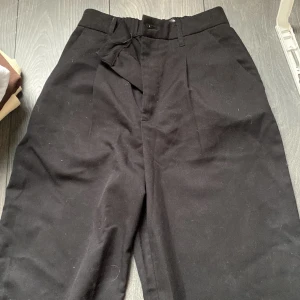 oversized kostymbyxa - Kostymbyxa i oversized modell ifrån h&m, använt 1-2ggr