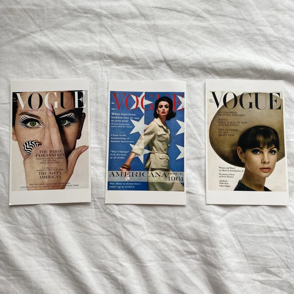 Unika Vogue vykort från 60-talet! 50 kr styck eller 129 vid köp av alla 3, frakt tillkommer. Accessoarer.