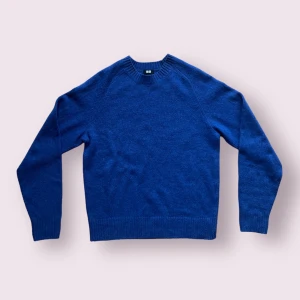 Stickad tröja i 100% ull - Stickad tröja från uniqlo! Skick 9/10! Knappt använd. Säljs då den e för liten för mig. Nypris 399kr