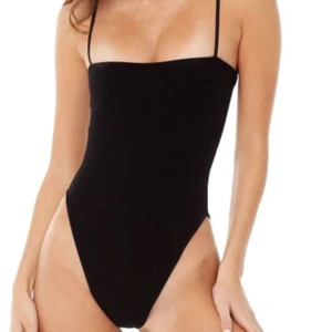 svart bodysuit  - Aldrig använd. Svart bodysuit med tunna straps. 