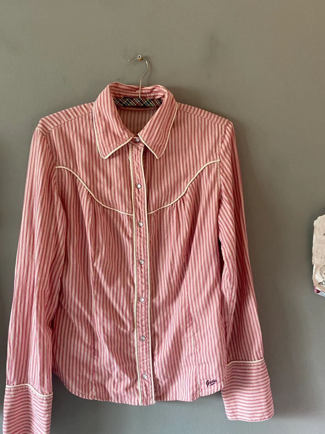 Randig skjorta från guess