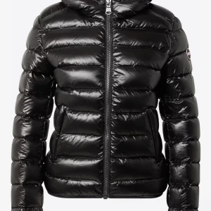 Colmar jacka  - Säljer nu min colmarjacka. Den är i jätte bra skick och har inga defekter. Passar till både höst och vinter. Nypris 4000 säljer för 2000+frakt