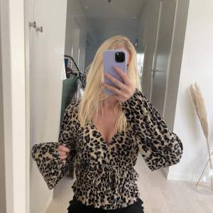 Leopardtröja från zara i storlek S