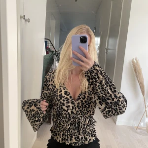 Leopard tröja - Leopardtröja från zara i storlek S