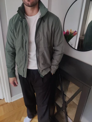 Jacka Zara - Tar bara plats i garderoben