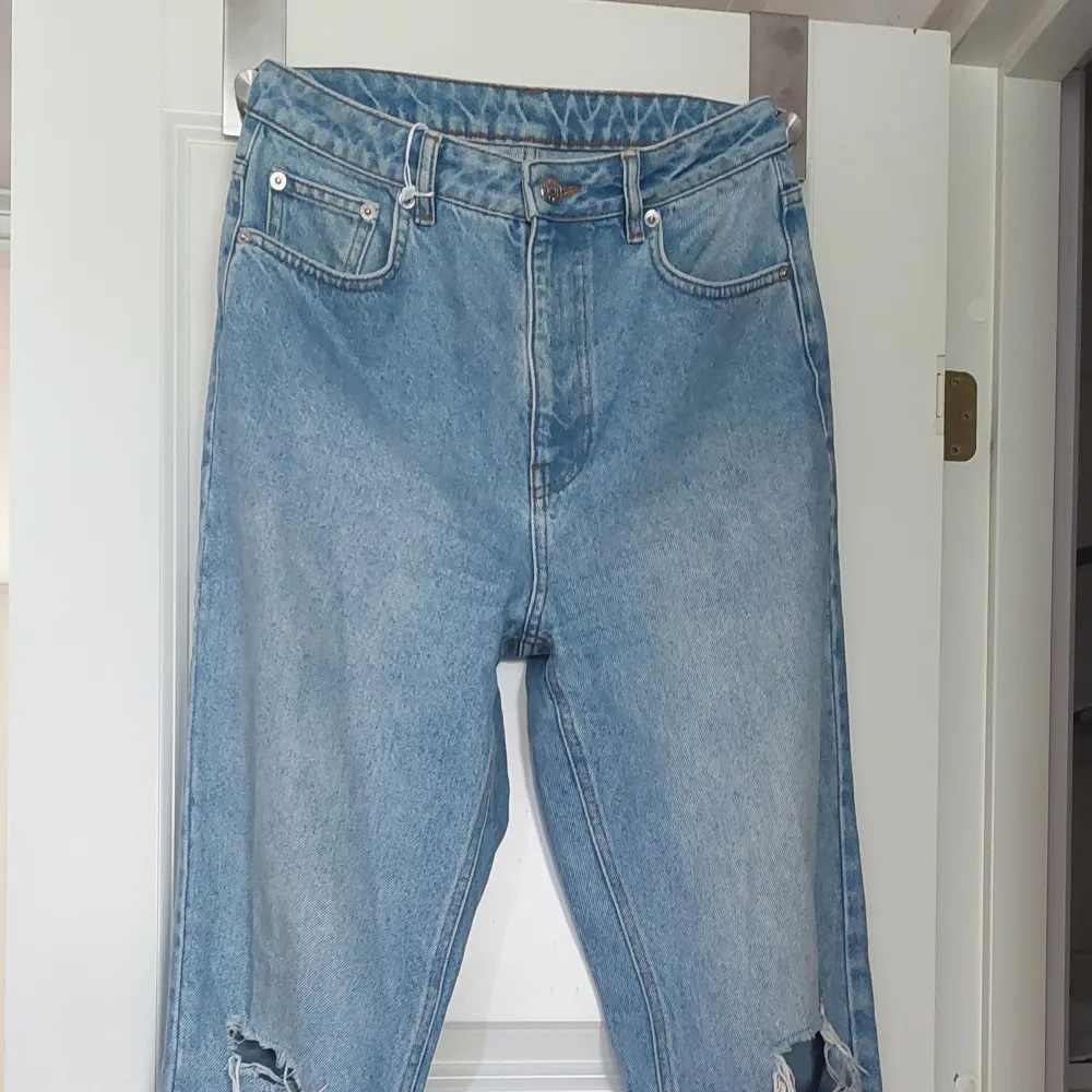 Långa ljusblåa jeans, riped. Jättefint skick!. Jeans & Byxor.