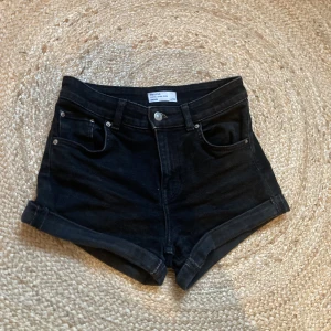 Jeans shorts från Bershka - köptes utomlands, supersnygga men ganska korta