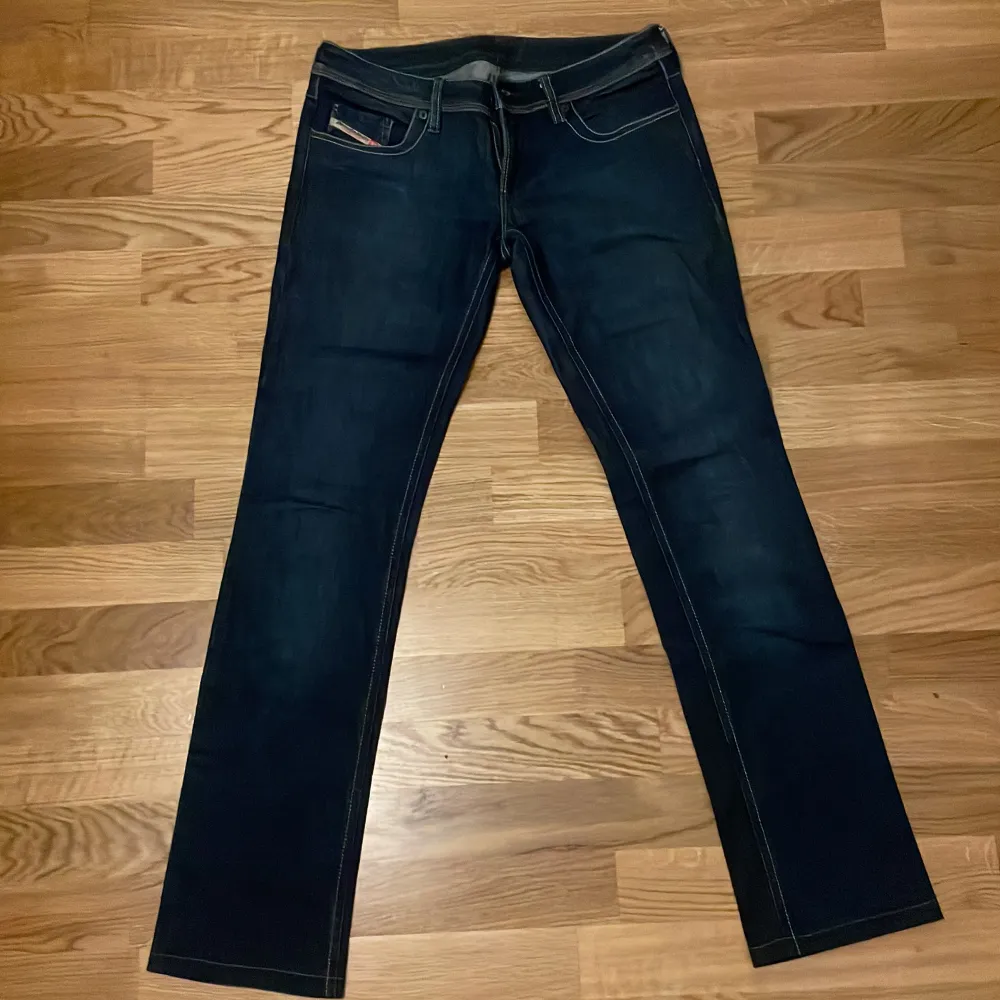 Lågmidjade Diesel jeans, storlek 28. Jeans & Byxor.