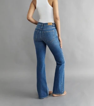 Jeans gina tricot - Superfina jeans från gina! Passar i längden på mig som är 175cm, egna bilder kan fixas🥰 nypris 500kr