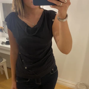 Topp - Topp med coola detaljer!