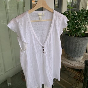 Topp HM - Trekvartsärmad T-shirt från HM i 100% linne i storlek S Använd men bra skick