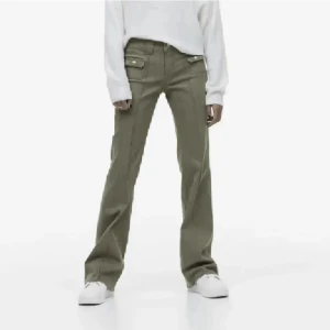 Hm gröna jeans  - Kollar intressebud på dessa jeans. Storlek 32, finns inte längre att köpa 