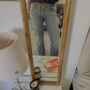 Såååå snygga o unika lågmidjade jeans!!! Storlek W30 L31!🥰💗
