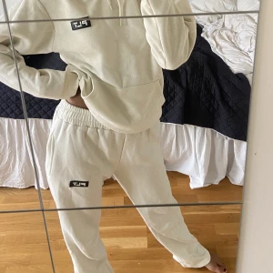 Mjukisset - Mjukissett (hoodie +byxor)