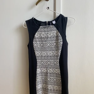 Klänning  - Sparsamt andvänd