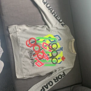 DSQUARED2 FOR GAP TRÖJA - Bra skick använd typ 1 månad skriv för mer info