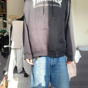 Oversized thrasher hoodie, vintage, jag är 183cm 64kg