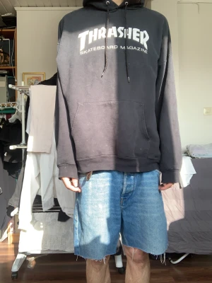 Thrasher hoodie - Oversized thrasher hoodie, vintage, jag är 183cm 64kg