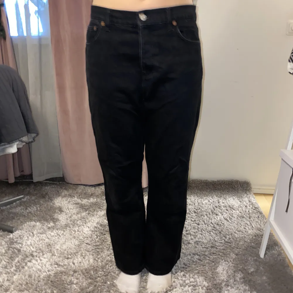 Svarta oanvända jeans från zara i storlek 40!. Jeans & Byxor.