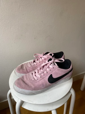 Nike SB - pink - strl 39 - Använt skick 