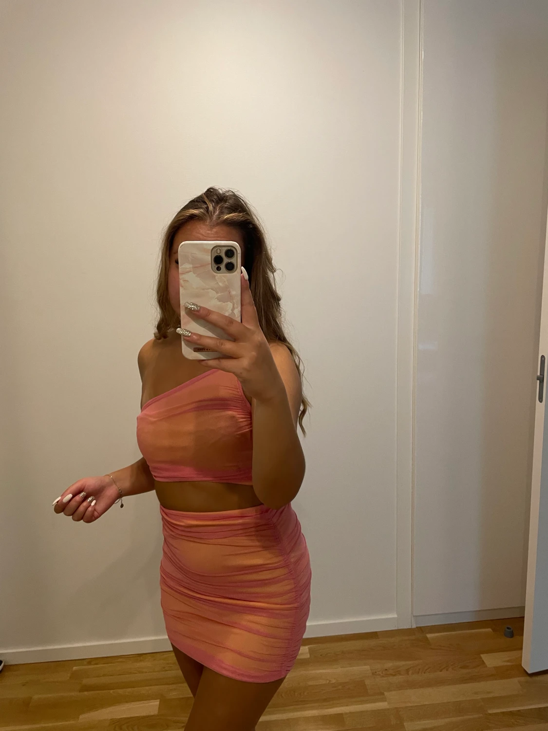 Ett sett med kjol och topp