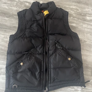 Parajumper väst  - Stl large  Använd, mycket fint skick 