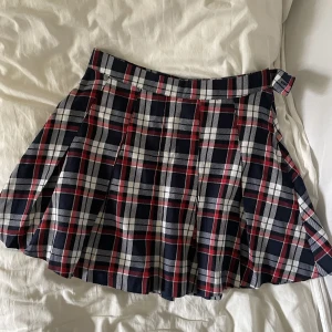 Kjol från hm  - Jätte fin, knappt använd! 