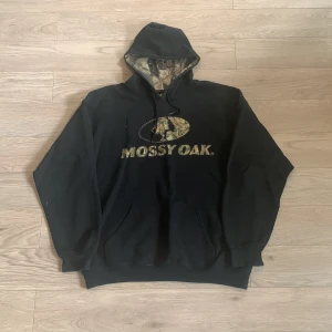 Mossy Oak Hoodie - Vintage Mossy Oak hoodie i storlek L