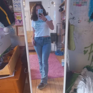 Lowrise bootcut jeans - Lowrise bootcut jeans som jag köpte här på plick men inte min smak längre, strl L, dom är väldigt stretchiga så skulle nog passa XL tror jag.