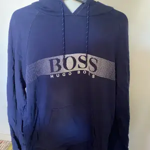 Säljer min Hugo boss hoodie då jag har vuxit ur den. I bra skick, storlek m. 
