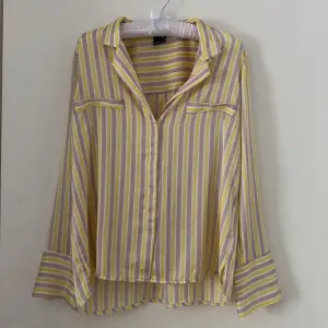 Säljer denna fina tröja från Gina tricot  storlek 36 då den inte kom till någon användning ❤️