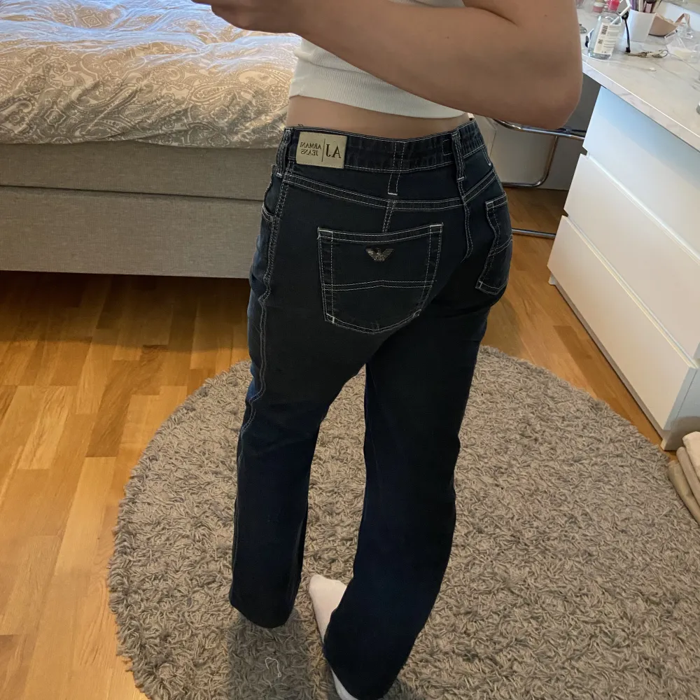 Säljer för att dom är lite för men så fina😫. Jeans & Byxor.