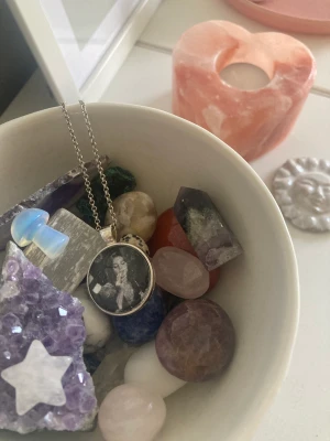 Halsband med valfritt motiv⭐️ - Superfint halsband med en bild som du väljer💖Det är bara att skicka bilden till oss!💫Tveka inte att höra av dig vid intresse eller frågor💕Frakten är 15kr